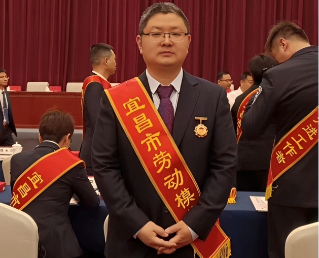 祝賀！微特工程師張艷波榮獲宜昌市“勞動(dòng)模范”稱(chēng)號(hào)